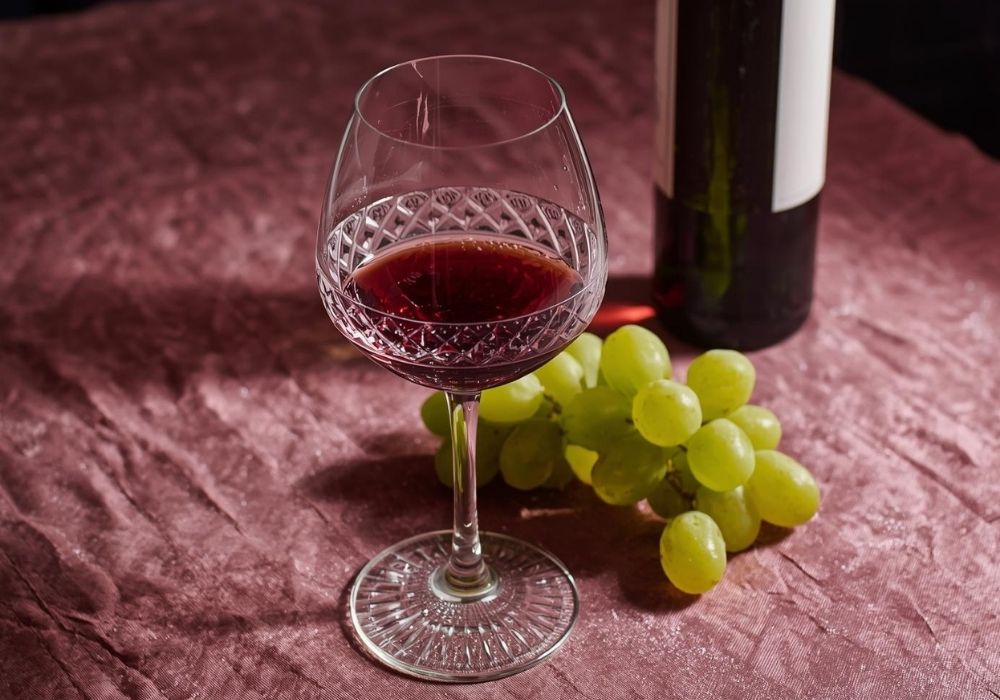 bester alkoholfreier Wein auf Tisch